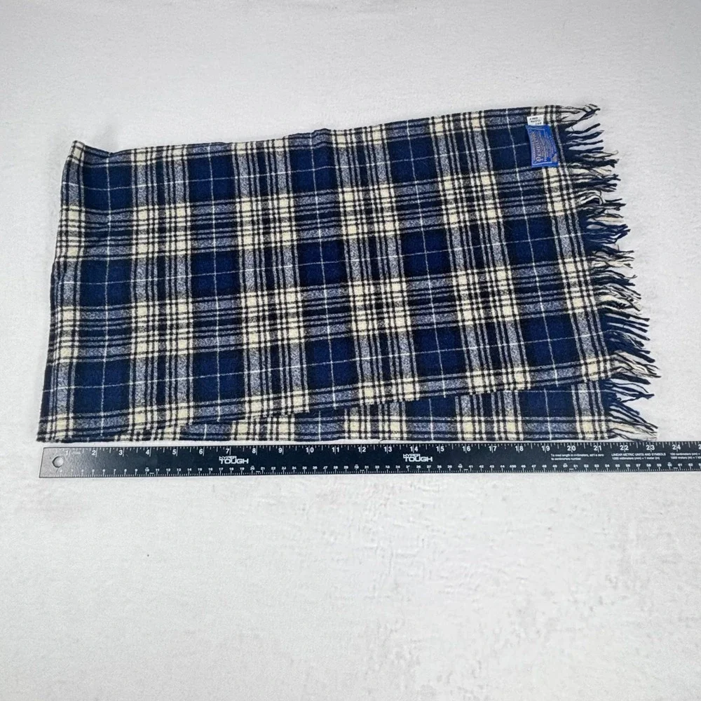 Pendleton Wool Scarf Unisex OS Blue White Excellent Plaid Fringe Virgin Wool USA